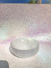 Load image into Gallery viewer, Selenite Bowls

